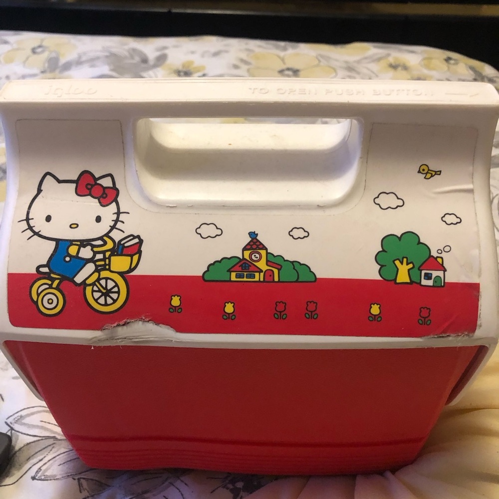 Igloo Hello Kitty red and white mini cooler
